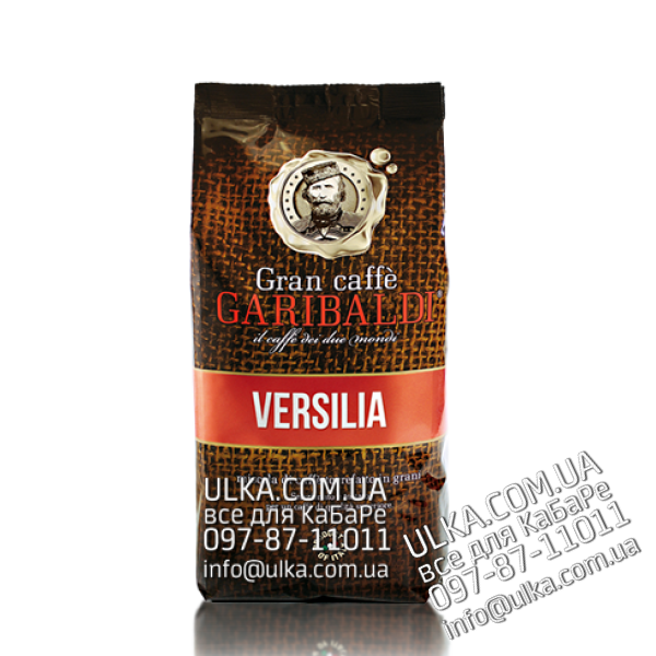 Кофе в зернах Garibaldi Versilia Гарибальди Версилия 1000 гр Garibaldi Garibaldi Versilia – купаж зерен, где преобладает бразильский сорт арабики Сантос (75%), придающий кофе мягкость, яркость, сладость вкуса и вишнево – ореховый аромат. За счет входящей в купаж робусты, кофе сохраняет свою крепость и насыщенность, делает напиток бодрящим и тонизирующим.